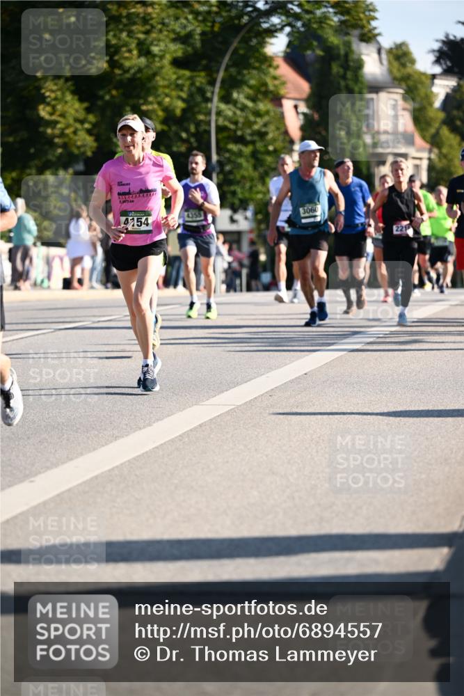 01.09.2024 - BARMER Alsterlauf Dr. Thomas Lammeyer http://msf.ph/oto/6894557 01.09.2024 09:30:45 Laufen 5, 4, 20, 975, 4154, 4355, 3060, 221 meine-sportfotos.de