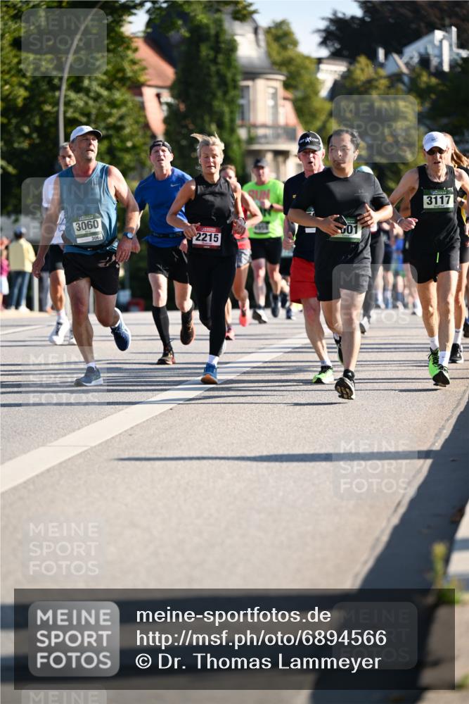 01.09.2024 - BARMER Alsterlauf Dr. Thomas Lammeyer http://msf.ph/oto/6894566 01.09.2024 09:30:46 Laufen 3060, 3060, 2215, 01, 7, 3117 meine-sportfotos.de