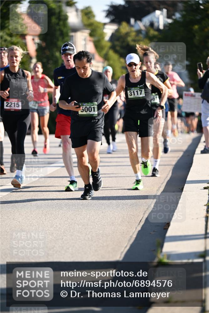 01.09.2024 - BARMER Alsterlauf Dr. Thomas Lammeyer http://msf.ph/oto/6894576 01.09.2024 09:30:47 Laufen 2215, 5001, 3117, 661 meine-sportfotos.de