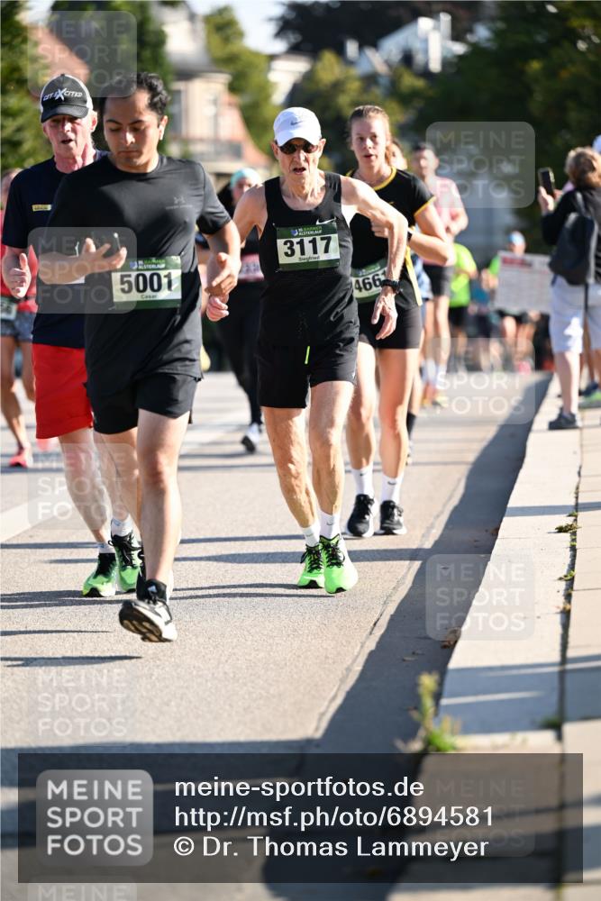 01.09.2024 - BARMER Alsterlauf Dr. Thomas Lammeyer http://msf.ph/oto/6894581 01.09.2024 09:30:48 Laufen 5001, 3117, 466 meine-sportfotos.de