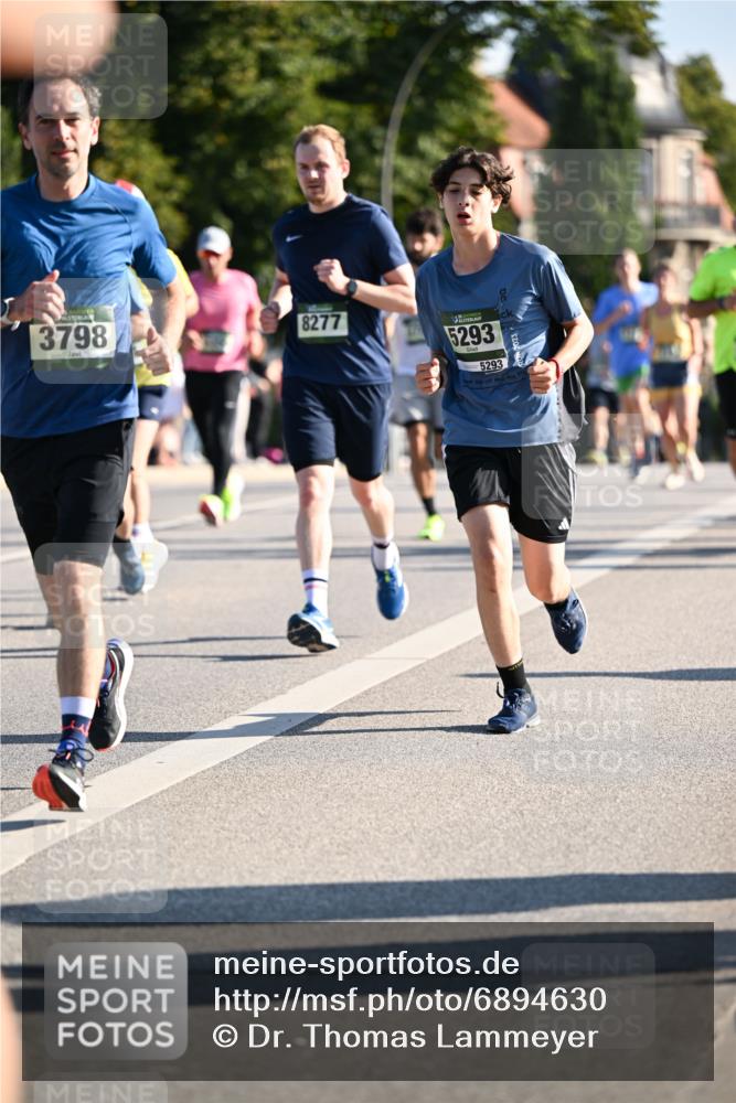 01.09.2024 - BARMER Alsterlauf Dr. Thomas Lammeyer http://msf.ph/oto/6894630 01.09.2024 09:30:55 Laufen 3798, 8277, 5293, 5293 meine-sportfotos.de