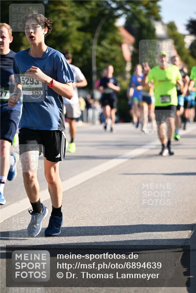 01.09.2024 - BARMER Alsterlauf Dr. Thomas Lammeyer http://msf.ph/oto/6894639 01.09.2024 09:30:56 Laufen 77, 5295, 5293, 2023 meine-sportfotos.de