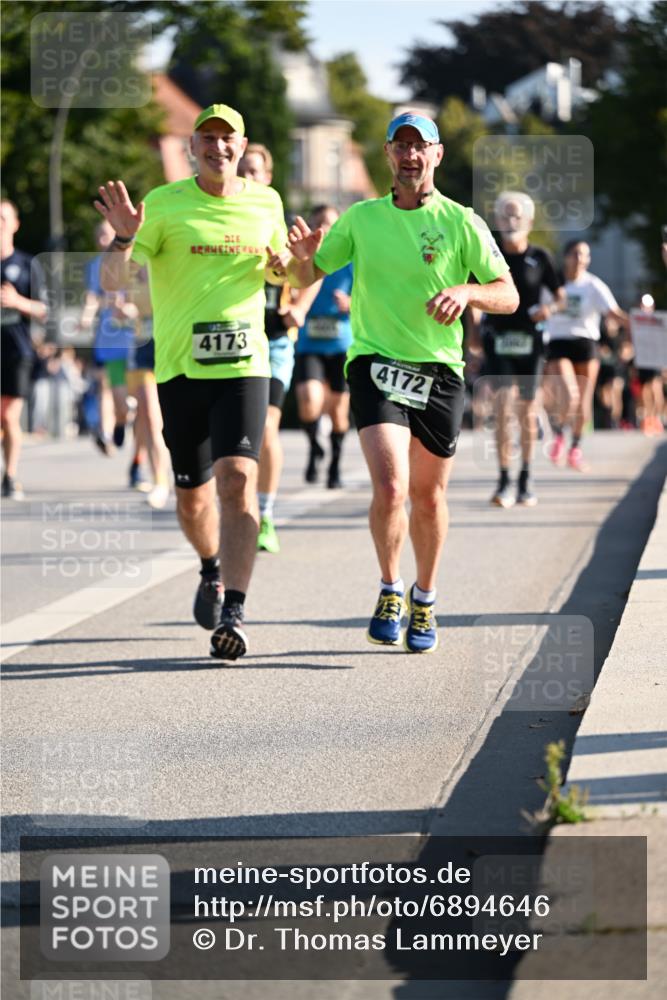 01.09.2024 - BARMER Alsterlauf Dr. Thomas Lammeyer http://msf.ph/oto/6894646 01.09.2024 09:30:58 Laufen 4173, 4172 meine-sportfotos.de