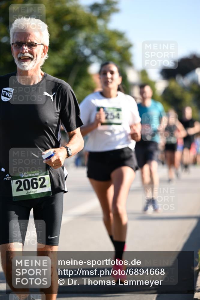 01.09.2024 - BARMER Alsterlauf Dr. Thomas Lammeyer http://msf.ph/oto/6894668 01.09.2024 09:31:03 Laufen 1870, 254, 135, 2062 meine-sportfotos.de