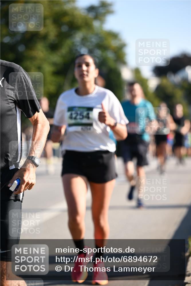 01.09.2024 - BARMER Alsterlauf Dr. Thomas Lammeyer http://msf.ph/oto/6894672 01.09.2024 09:31:03 Laufen 4254 meine-sportfotos.de