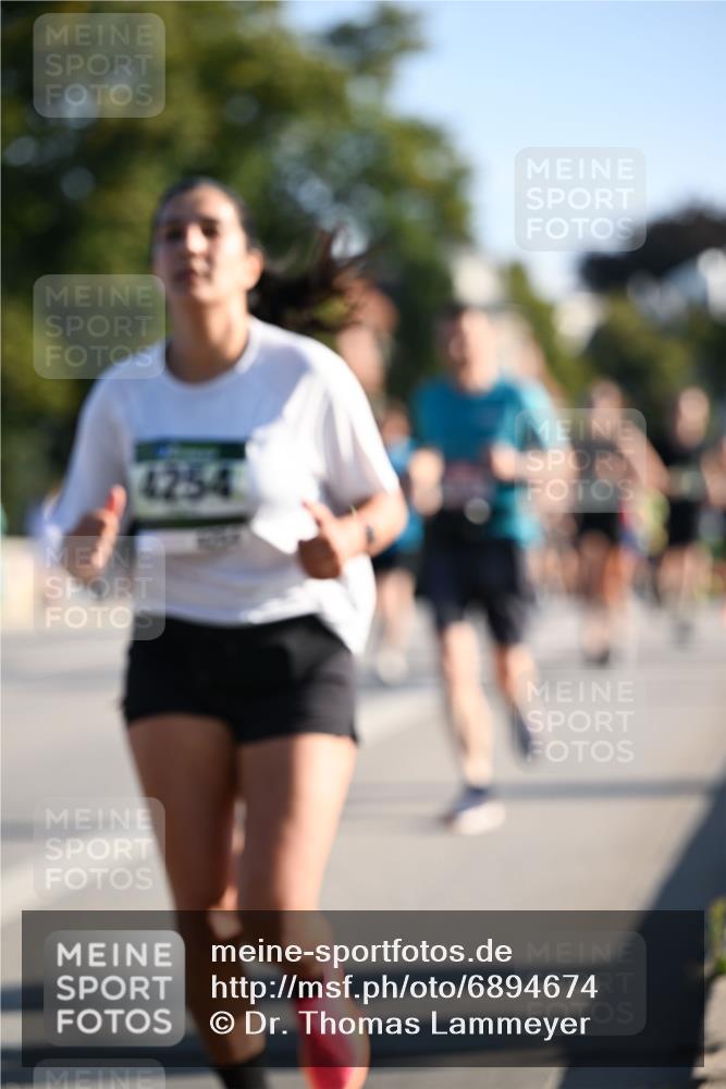 01.09.2024 - BARMER Alsterlauf Dr. Thomas Lammeyer http://msf.ph/oto/6894674 01.09.2024 09:31:03 Laufen 4254 meine-sportfotos.de