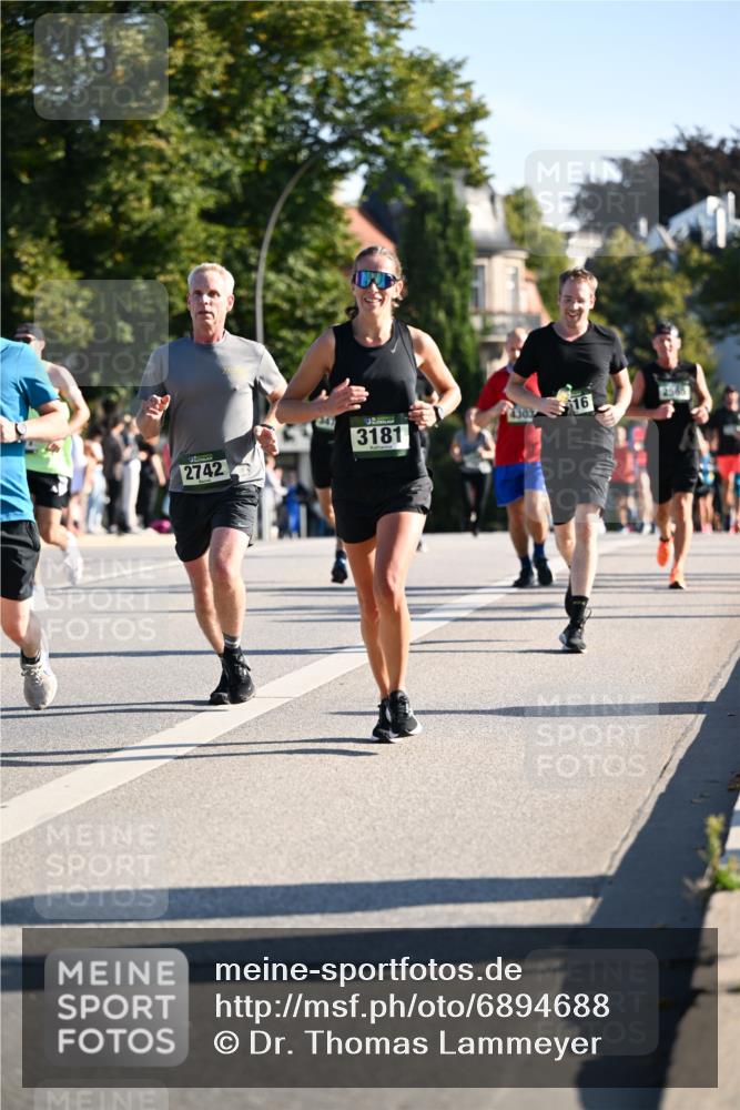 01.09.2024 - BARMER Alsterlauf Dr. Thomas Lammeyer http://msf.ph/oto/6894688 01.09.2024 09:31:06 Laufen 3181, 2742, 4303, 16, 2568 meine-sportfotos.de