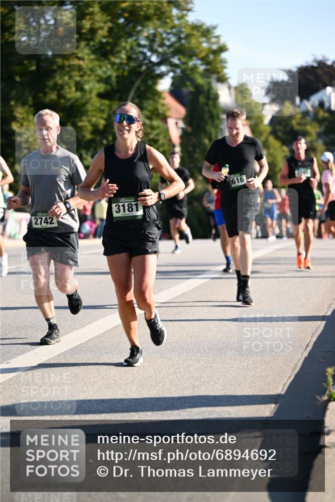 01.09.2024 - BARMER Alsterlauf Dr. Thomas Lammeyer http://msf.ph/oto/6894692 01.09.2024 09:31:07 Laufen 2742, 3181, 616 meine-sportfotos.de