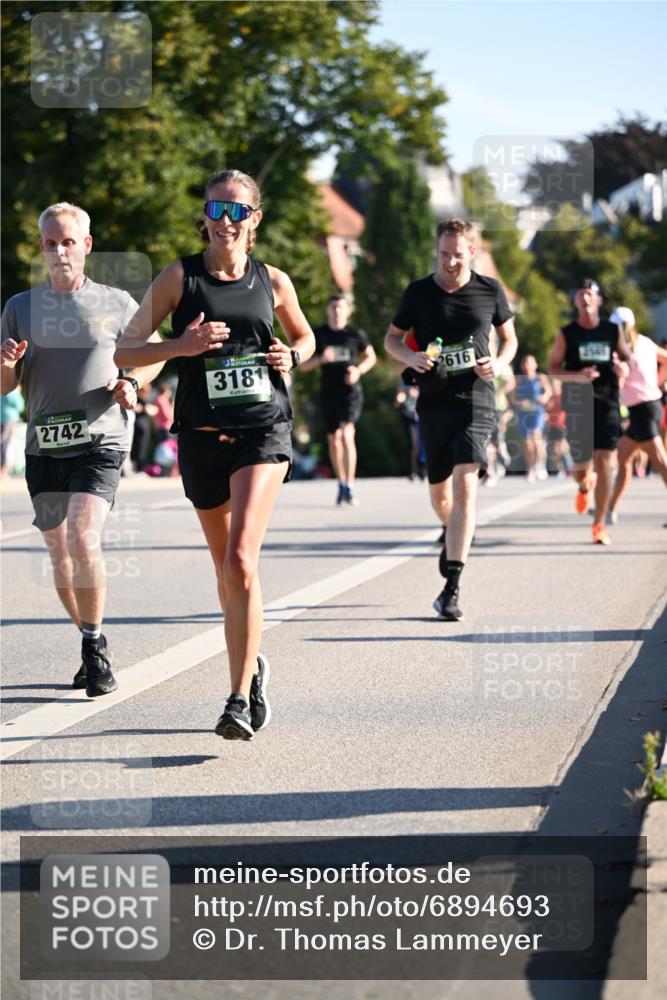 01.09.2024 - BARMER Alsterlauf Dr. Thomas Lammeyer http://msf.ph/oto/6894693 01.09.2024 09:31:07 Laufen 2742, 3181, 2616, 2541 meine-sportfotos.de