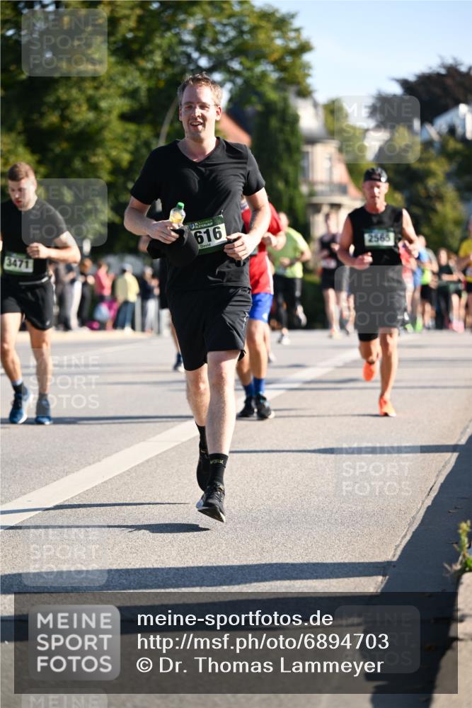 01.09.2024 - BARMER Alsterlauf Dr. Thomas Lammeyer http://msf.ph/oto/6894703 01.09.2024 09:31:09 Laufen 3471, 616, 2565 meine-sportfotos.de
