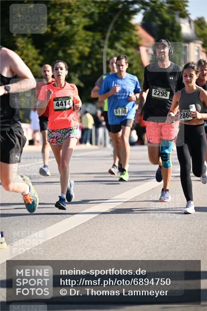 01.09.2024 - BARMER Alsterlauf Dr. Thomas Lammeyer http://msf.ph/oto/6894750 01.09.2024 09:31:16 Laufen 4414, 5108, 2295, 286 meine-sportfotos.de