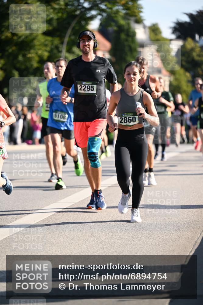 01.09.2024 - BARMER Alsterlauf Dr. Thomas Lammeyer http://msf.ph/oto/6894754 01.09.2024 09:31:16 Laufen 5108, 2295, 2860 meine-sportfotos.de