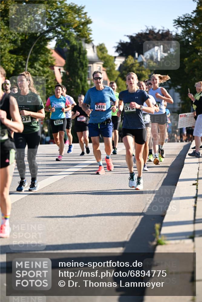 01.09.2024 - BARMER Alsterlauf Dr. Thomas Lammeyer http://msf.ph/oto/6894775 01.09.2024 09:31:20 Laufen 237, 2508, 8203, 2416, 3573 meine-sportfotos.de