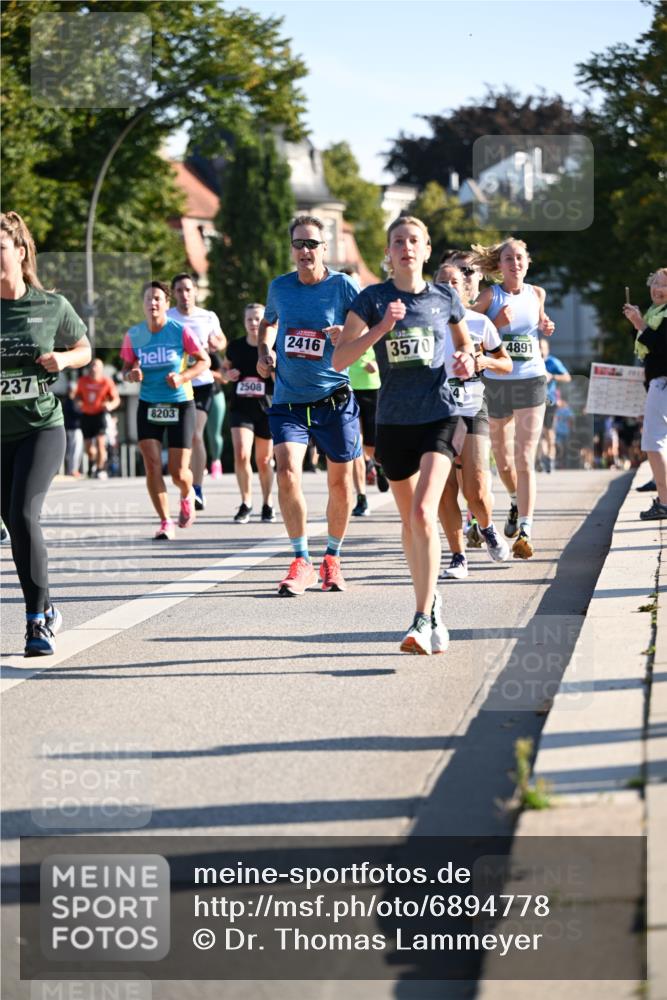01.09.2024 - BARMER Alsterlauf Dr. Thomas Lammeyer http://msf.ph/oto/6894778 01.09.2024 09:31:20 Laufen 237, 8203, 2508, 2416, 3570, 4891 meine-sportfotos.de