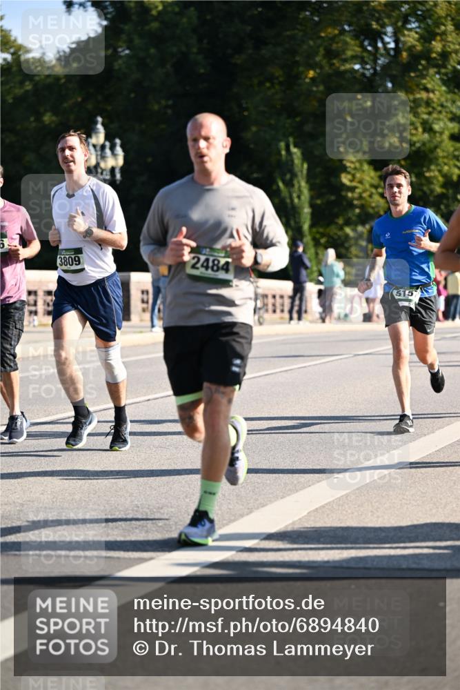 01.09.2024 - BARMER Alsterlauf Dr. Thomas Lammeyer http://msf.ph/oto/6894840 01.09.2024 09:31:30 Laufen 3809, 2484, 5157 meine-sportfotos.de