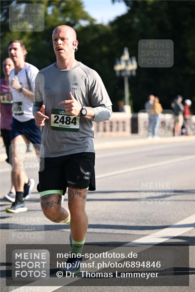 01.09.2024 - BARMER Alsterlauf Dr. Thomas Lammeyer http://msf.ph/oto/6894846 01.09.2024 09:31:31 Laufen 2009, 35, 2484, 11111 meine-sportfotos.de