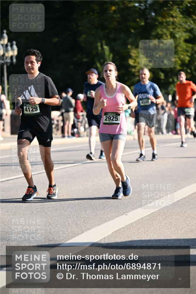01.09.2024 - BARMER Alsterlauf Dr. Thomas Lammeyer http://msf.ph/oto/6894871 01.09.2024 09:31:35 Laufen 4129, 2925, 4506 meine-sportfotos.de