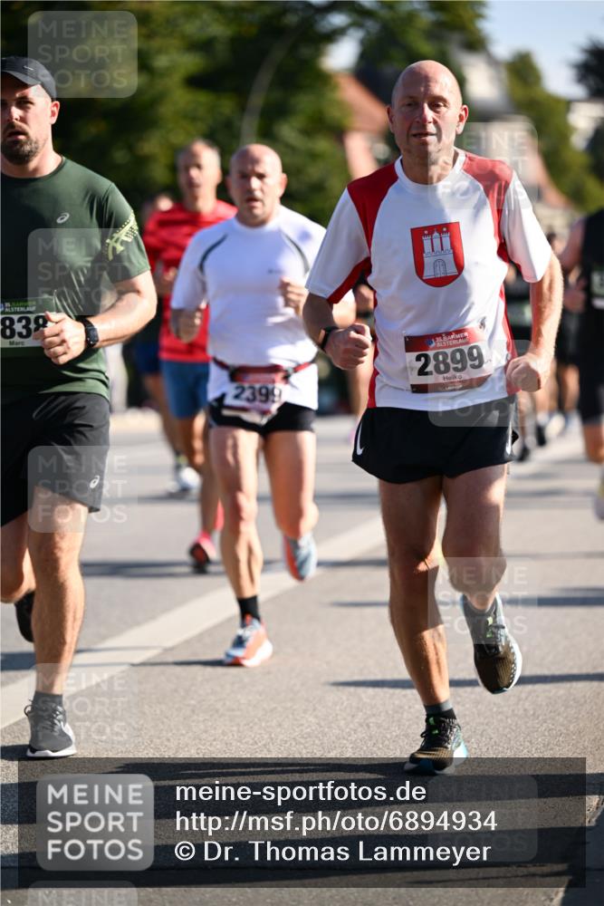 01.09.2024 - BARMER Alsterlauf Dr. Thomas Lammeyer http://msf.ph/oto/6894934 01.09.2024 09:31:44 Laufen 839, 2399, 55, 2899 meine-sportfotos.de