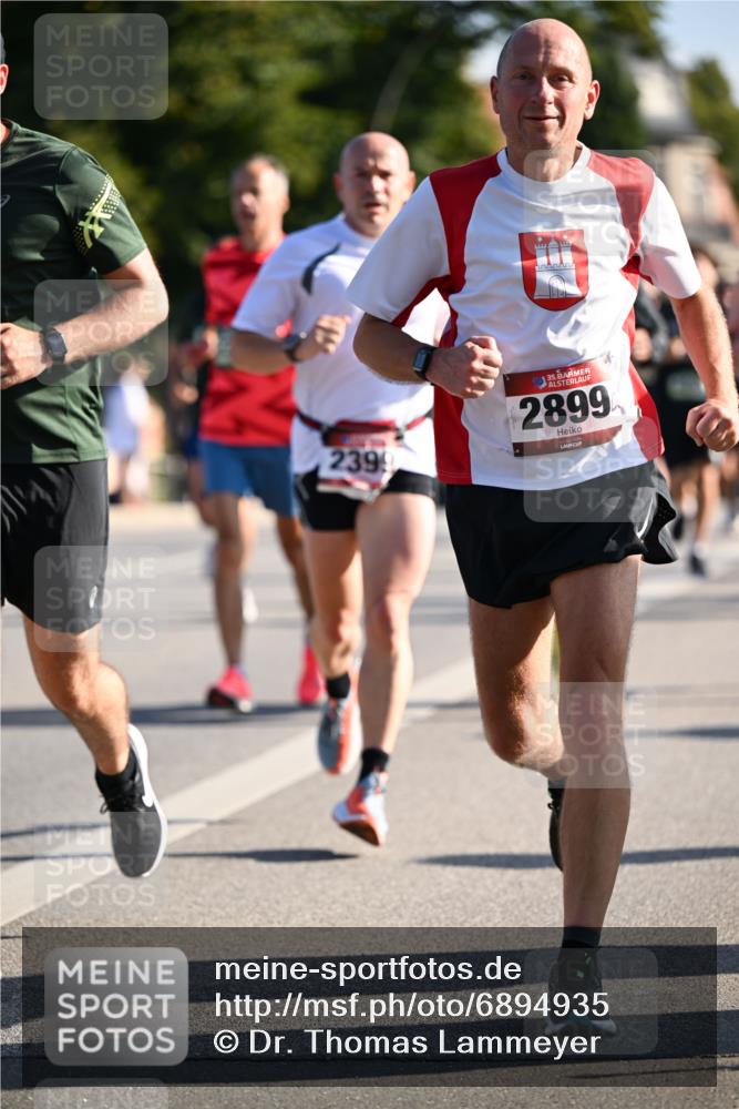 01.09.2024 - BARMER Alsterlauf Dr. Thomas Lammeyer http://msf.ph/oto/6894935 01.09.2024 09:31:44 Laufen 2399, 10135, 2899 meine-sportfotos.de