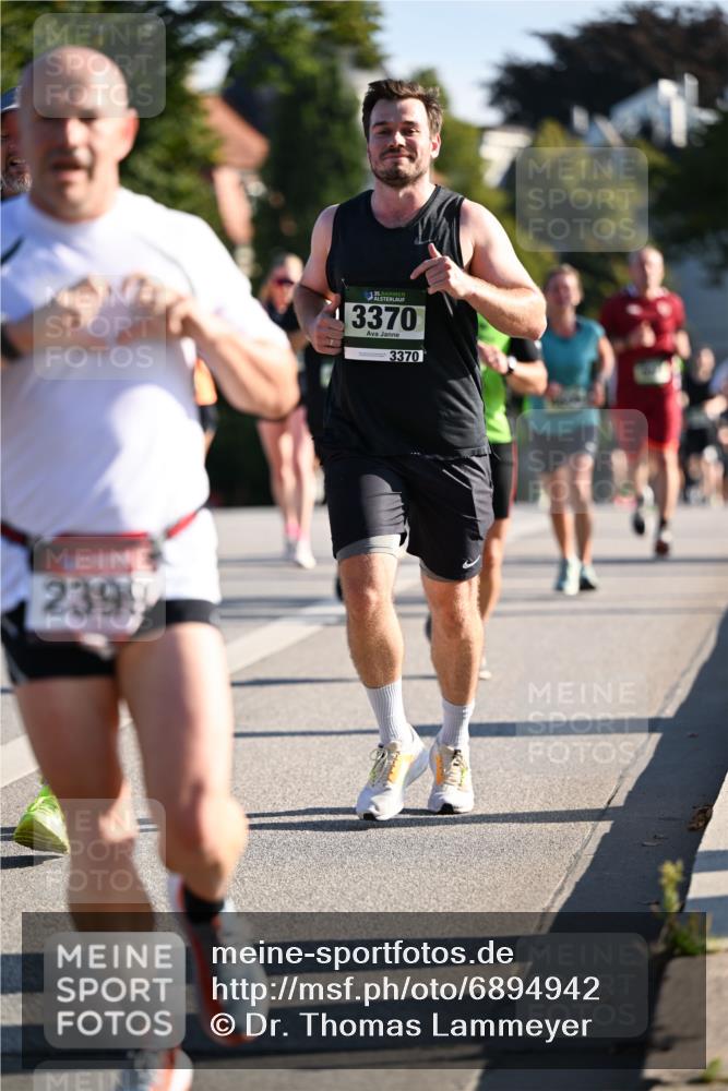 01.09.2024 - BARMER Alsterlauf Dr. Thomas Lammeyer http://msf.ph/oto/6894942 01.09.2024 09:31:45 Laufen 2399, 3370, 3370 meine-sportfotos.de