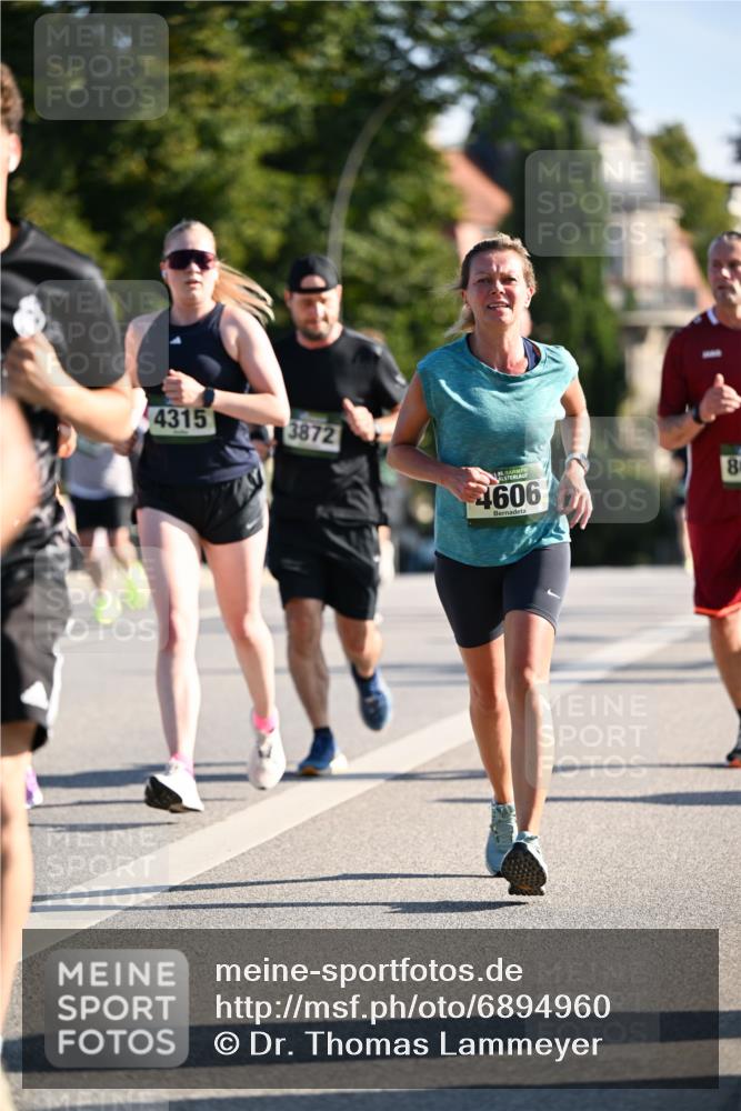 01.09.2024 - BARMER Alsterlauf Dr. Thomas Lammeyer http://msf.ph/oto/6894960 01.09.2024 09:31:49 Laufen 4315, 3872, 606, 8 meine-sportfotos.de