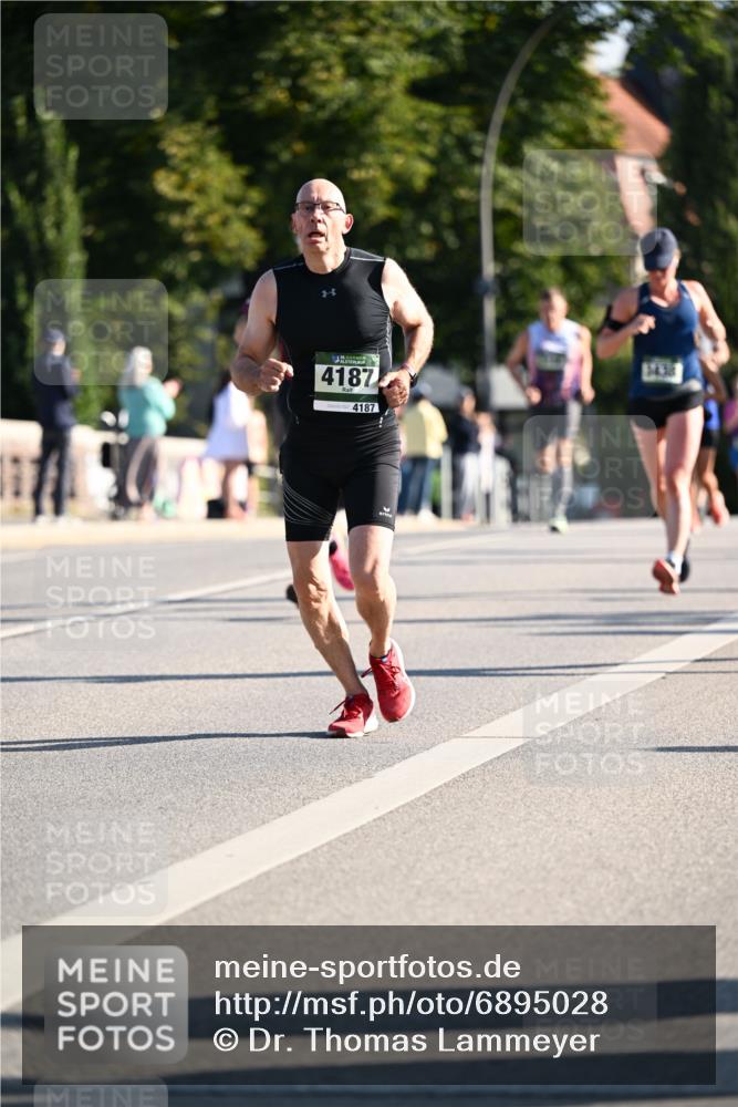01.09.2024 - BARMER Alsterlauf Dr. Thomas Lammeyer http://msf.ph/oto/6895028 01.09.2024 09:31:59 Laufen 35, 4187, 4187, 3438 meine-sportfotos.de