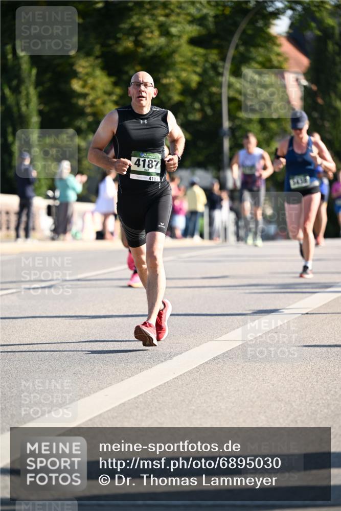 01.09.2024 - BARMER Alsterlauf Dr. Thomas Lammeyer http://msf.ph/oto/6895030 01.09.2024 09:31:59 Laufen 4187, 4187 meine-sportfotos.de