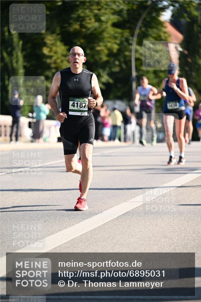 01.09.2024 - BARMER Alsterlauf Dr. Thomas Lammeyer http://msf.ph/oto/6895031 01.09.2024 09:31:59 Laufen 4187, 4187 meine-sportfotos.de