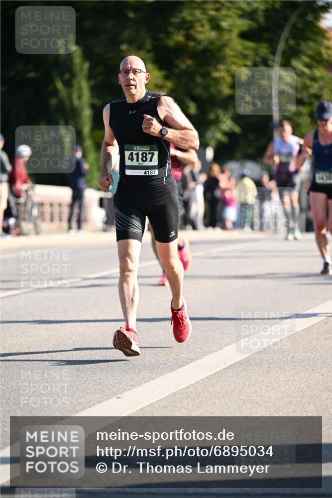 01.09.2024 - BARMER Alsterlauf Dr. Thomas Lammeyer http://msf.ph/oto/6895034 01.09.2024 09:31:59 Laufen 135, 4187, 4187 meine-sportfotos.de