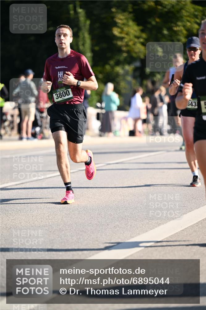 01.09.2024 - BARMER Alsterlauf Dr. Thomas Lammeyer http://msf.ph/oto/6895044 01.09.2024 09:32:01 Laufen 3800, 3438 meine-sportfotos.de