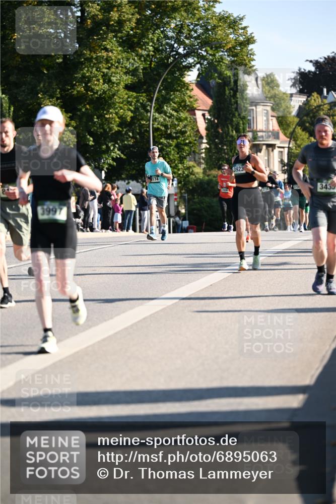 01.09.2024 - BARMER Alsterlauf Dr. Thomas Lammeyer http://msf.ph/oto/6895063 01.09.2024 09:32:05 Laufen 3997, 8174, 2809, 3923, 33333, 3433 meine-sportfotos.de