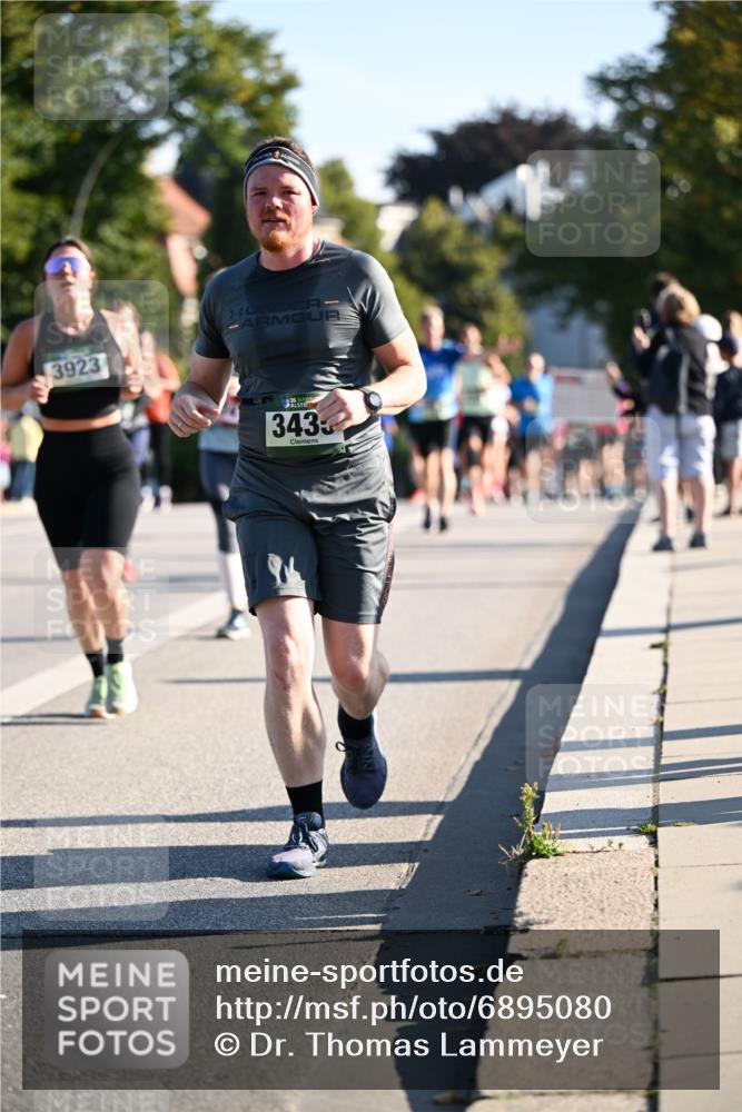 01.09.2024 - BARMER Alsterlauf Dr. Thomas Lammeyer http://msf.ph/oto/6895080 01.09.2024 09:32:07 Laufen 3923, 35, 343 meine-sportfotos.de