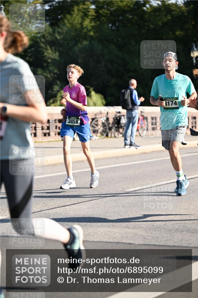 01.09.2024 - BARMER Alsterlauf Dr. Thomas Lammeyer http://msf.ph/oto/6895099 01.09.2024 09:32:10 Laufen 3858, 8174 meine-sportfotos.de