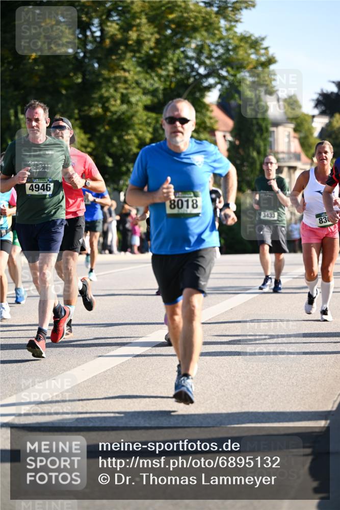 01.09.2024 - BARMER Alsterlauf Dr. Thomas Lammeyer http://msf.ph/oto/6895132 01.09.2024 09:32:17 Laufen 4946, 8018, 3433, 830 meine-sportfotos.de