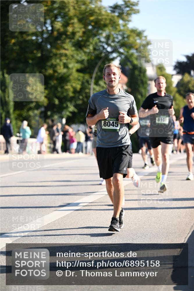 01.09.2024 - BARMER Alsterlauf Dr. Thomas Lammeyer http://msf.ph/oto/6895158 01.09.2024 09:32:22 Laufen 8045, 8108 meine-sportfotos.de