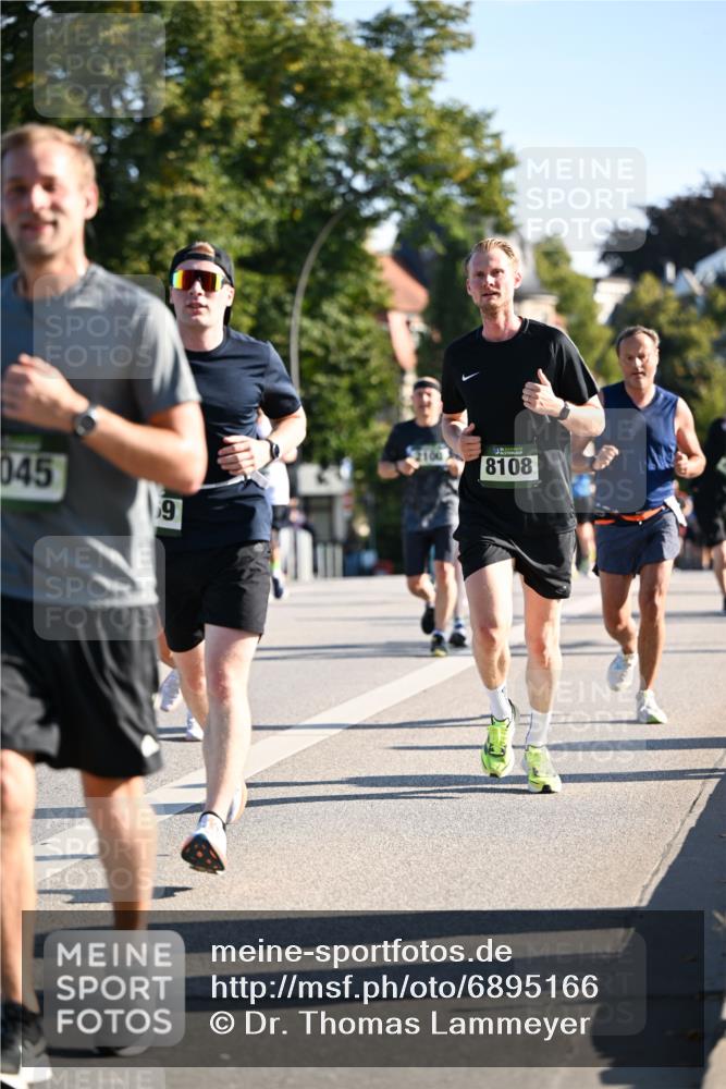 01.09.2024 - BARMER Alsterlauf Dr. Thomas Lammeyer http://msf.ph/oto/6895166 01.09.2024 09:32:23 Laufen 045, 6, 2100, 8108 meine-sportfotos.de