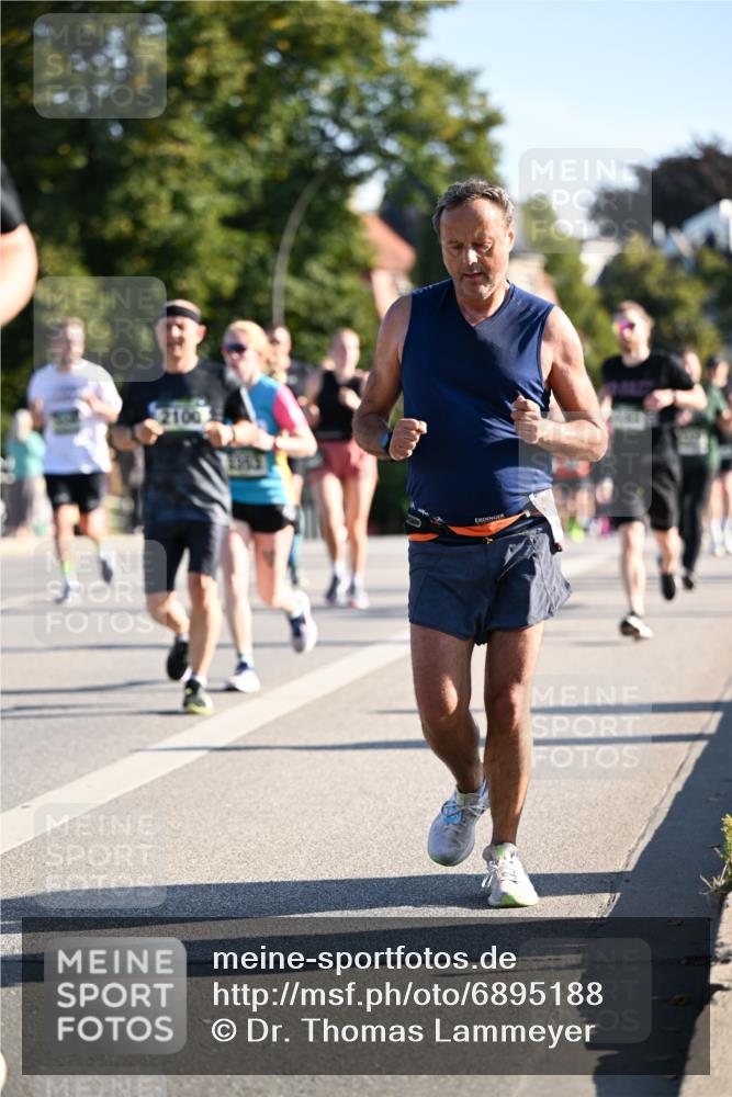 01.09.2024 - BARMER Alsterlauf Dr. Thomas Lammeyer http://msf.ph/oto/6895188 01.09.2024 09:32:25 Laufen 2100 meine-sportfotos.de