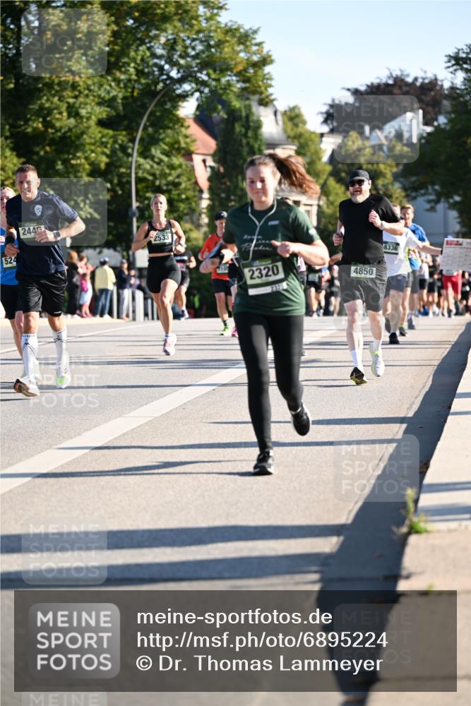 01.09.2024 - BARMER Alsterlauf Dr. Thomas Lammeyer http://msf.ph/oto/6895224 01.09.2024 09:32:28 Laufen 524, 2446, 2533, 10, 2320, 2320, 4850, 8336 meine-sportfotos.de