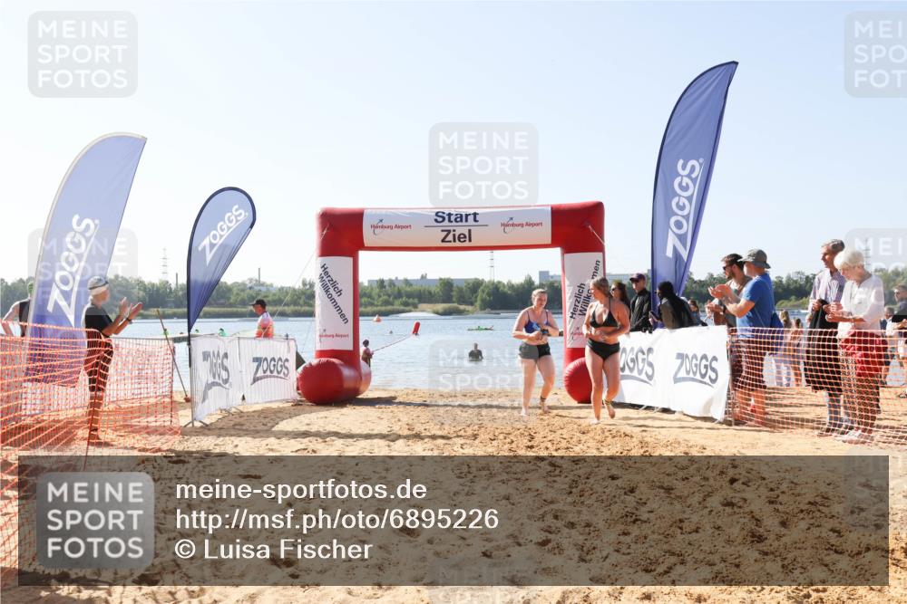 01.09.2024 - 17. Tribühne Triathlon Luisa Fischer http://msf.ph/oto/6895226 01.09.2024 11:02:18 Schwimmen 402, 440 meine-sportfotos.de