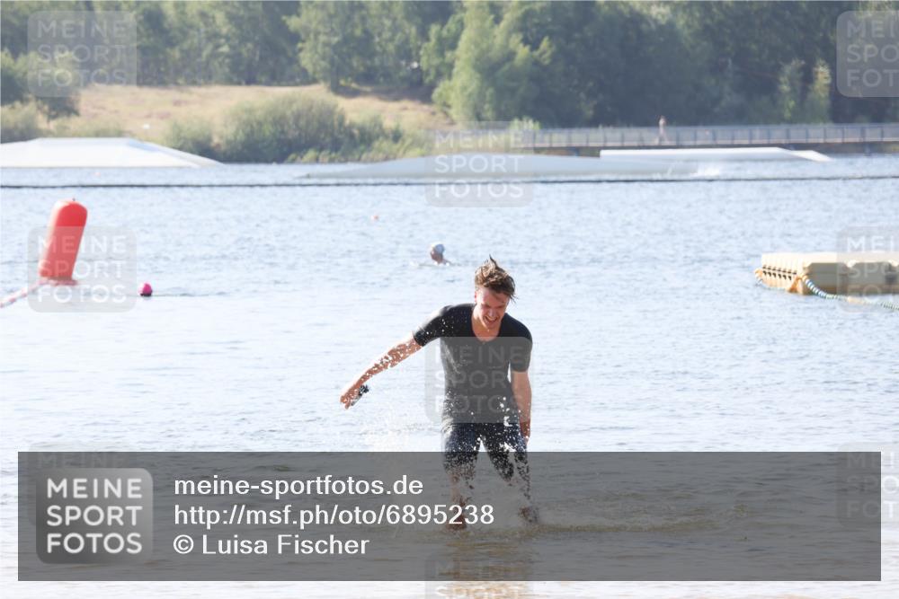 01.09.2024 - 17. Tribühne Triathlon Luisa Fischer http://msf.ph/oto/6895238 01.09.2024 11:02:26 Schwimmen 330, 402 meine-sportfotos.de