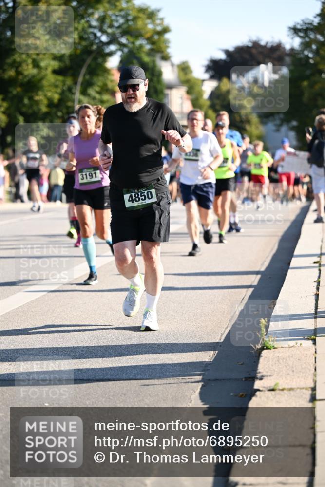 01.09.2024 - BARMER Alsterlauf Dr. Thomas Lammeyer http://msf.ph/oto/6895250 01.09.2024 09:32:31 Laufen 3191, 4850 meine-sportfotos.de
