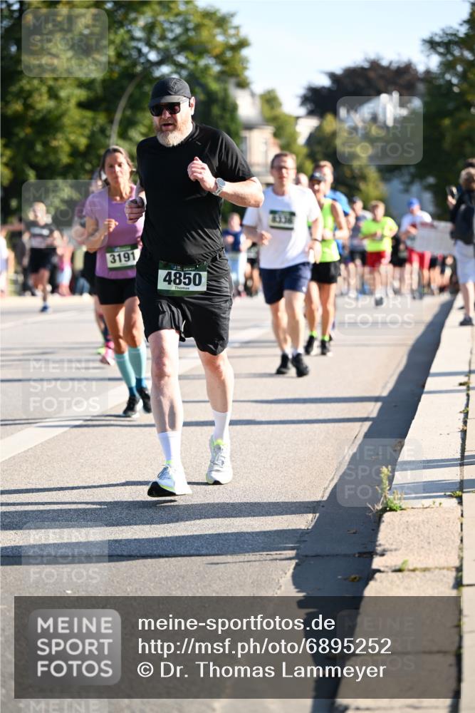 01.09.2024 - BARMER Alsterlauf Dr. Thomas Lammeyer http://msf.ph/oto/6895252 01.09.2024 09:32:31 Laufen 3191, 4850 meine-sportfotos.de