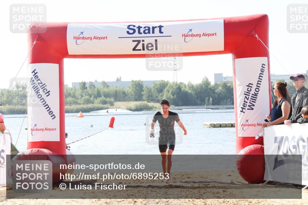 01.09.2024 - 17. Tribühne Triathlon Luisa Fischer http://msf.ph/oto/6895253 01.09.2024 11:02:33 Schwimmen 330 meine-sportfotos.de