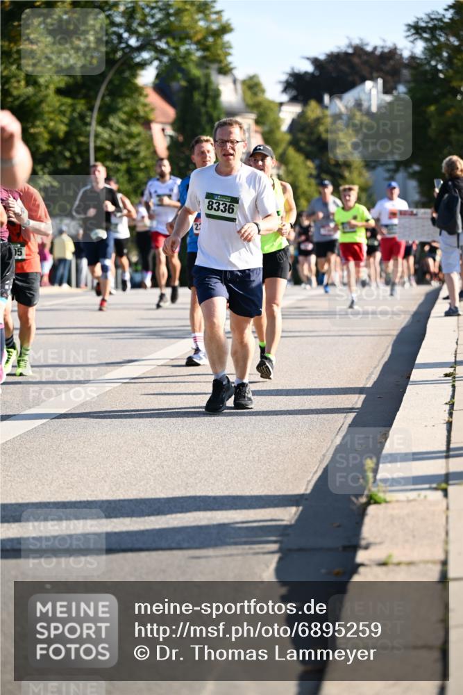 01.09.2024 - BARMER Alsterlauf Dr. Thomas Lammeyer http://msf.ph/oto/6895259 01.09.2024 09:32:32 Laufen 8336 meine-sportfotos.de