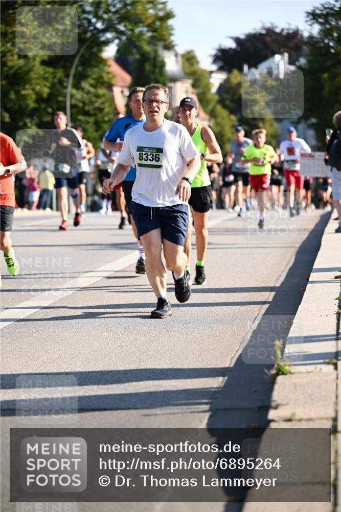 01.09.2024 - BARMER Alsterlauf Dr. Thomas Lammeyer http://msf.ph/oto/6895264 01.09.2024 09:32:33 Laufen 8336 meine-sportfotos.de