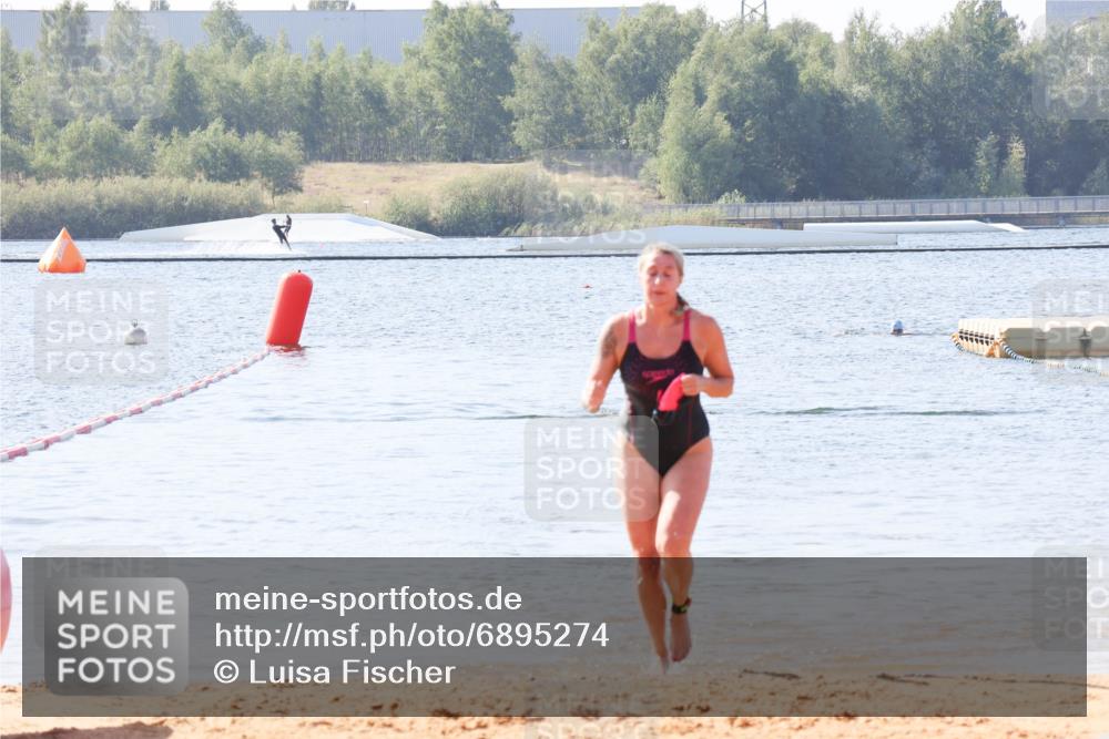 01.09.2024 - 17. Tribühne Triathlon Luisa Fischer http://msf.ph/oto/6895274 01.09.2024 11:03:37 Schwimmen 445 meine-sportfotos.de