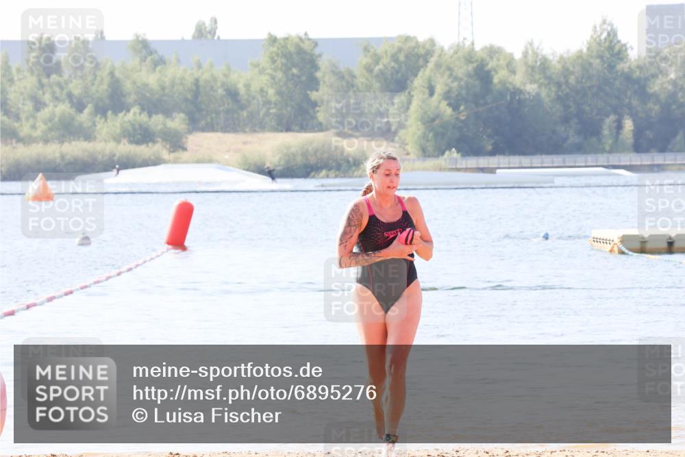 01.09.2024 - 17. Tribühne Triathlon Luisa Fischer http://msf.ph/oto/6895276 01.09.2024 11:03:38 Schwimmen 445 meine-sportfotos.de