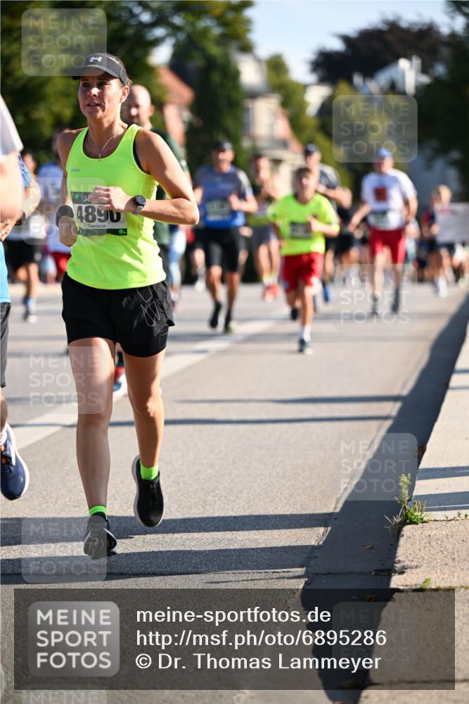 01.09.2024 - BARMER Alsterlauf Dr. Thomas Lammeyer http://msf.ph/oto/6895286 01.09.2024 09:32:35 Laufen 4890 meine-sportfotos.de