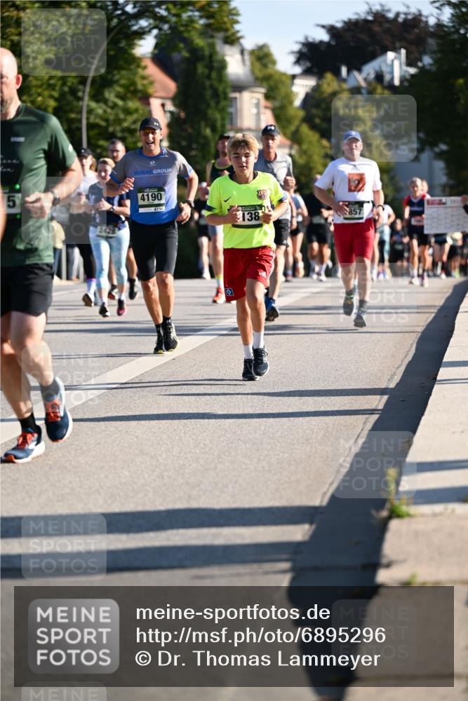 01.09.2024 - BARMER Alsterlauf Dr. Thomas Lammeyer http://msf.ph/oto/6895296 01.09.2024 09:32:36 Laufen 5, 5, 4190, 4190, 138, 857 meine-sportfotos.de