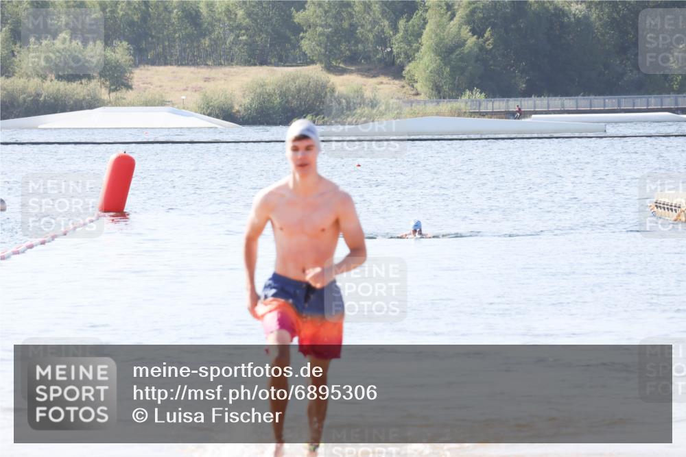 01.09.2024 - 17. Tribühne Triathlon Luisa Fischer http://msf.ph/oto/6895306 01.09.2024 11:04:16 Schwimmen 364 meine-sportfotos.de